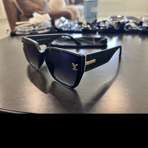 Louis Vuitton Black and Gold Women's Sunglasses - Picture 1 of 1